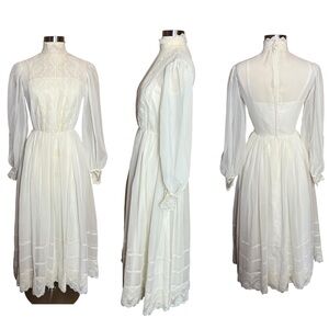 Vintage Off-White Lace Wedding Dress
